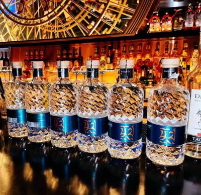 China Arizona transparente Gin Bottle vacío 25oz Crystal Cork 850G en venta