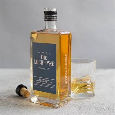 Chine Flint Glass Rectangle Whiskey Bottle 0.7L 0.5L avec l'écran plat à vendre