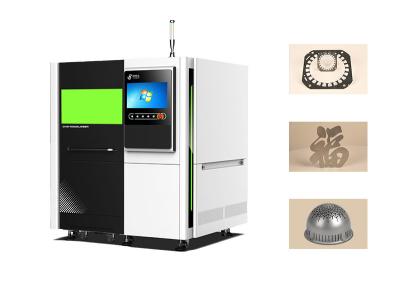 China Precisie CNC-lasersnijmachine voor metaalvezel 2000W met gesloten deksel Te koop