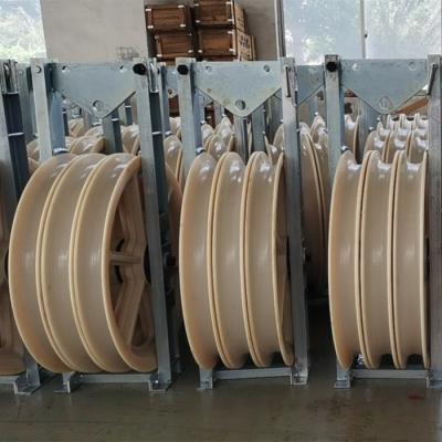 China 916x110m m conductor universal Stringing Block de la polea de nylon de tres ruedas en venta