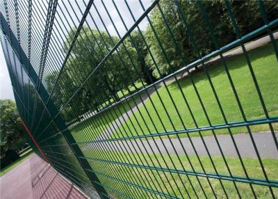 China 50x200mm Hole Size Welded Wire Fence , Metal Mesh Fence With 4 Metal Corners for sale