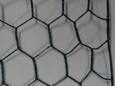China Black Vinyl Coated Hexagonal Wire Mesh 50m Length Anti Rust With 20 Gauge for sale