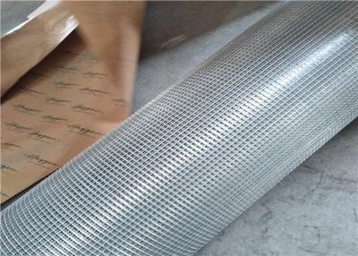 Chine Clôture roulée par acier en métal de surface plane, entièrement maillage de soudure clôturant Rolls à vendre