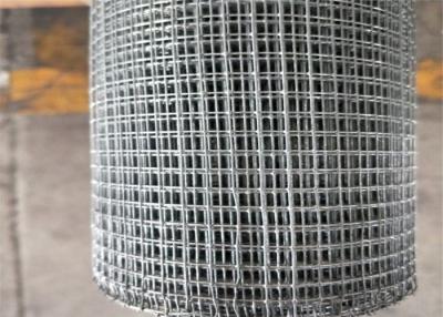China Galvano-galvanisierter oder heißer eingetauchter galvanisierter geschweißter Maschendraht Rolls zu verkaufen