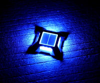 Chine La plate-forme solaire imperméable de marqueur d'allée allume l'étape de avertissement extérieure de LED à vendre