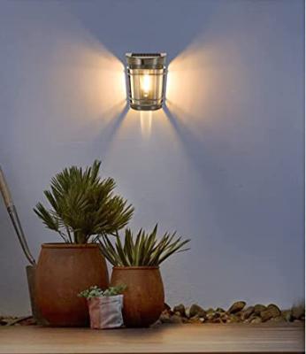 China Lámpara de cerco solar para jardín exterior con luz colgante impermeable para jardín en venta