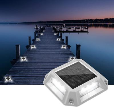 China IP67 Waterproof Solar Powered Dock Light Outdoor Marine Deck Driveway Lights for sale