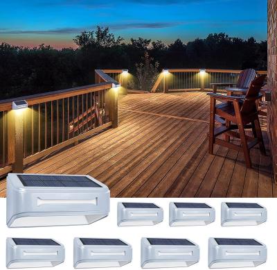 China Decorative Garden Solar Powered Fence Light Stair Lamp Outdoor LED Steps Lamps en venta