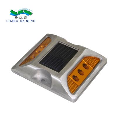 China El camino solar de intensidad alta tachona la marca llevada batería de encargo del camino/el perno prisionero solar en venta