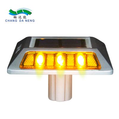 China Solar Powered LED Road Stud Solar Amber Lights Driveway Pathway Stair Dock Safery Warning reflecting road studs for sale
