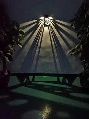 China Ni MH 1200MA Outdoor Solar Wall Light IP67 Solar LED Garden Light for sale