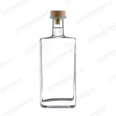 China Flat Square Customized Glass Bottle For Gin Whiskey Rum 500ml 750ml 700ml for sale