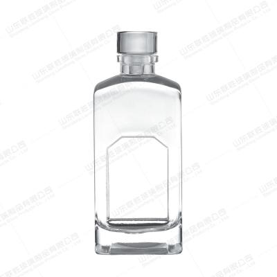 China Material del cuerpo Botella transparente de vidrio para licor de tequila 500ml 1000ml Unico plano tallado en venta