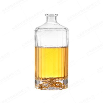 China Healthy Glass 700ml Whiskey Brandy Liquor Bottle Clear Square Bottle for sale