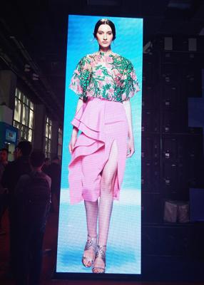 China Exhibiciones del cartel de la echada 2.59m m LED del pixel, aluminio de la pantalla del jugador de la publicidad del LED en venta