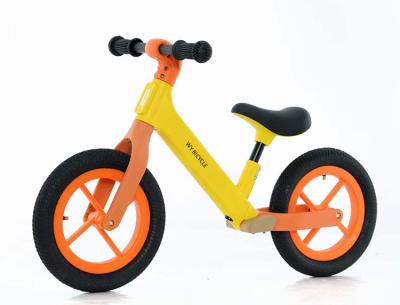 China Bicicleta sin pedales de plástico de 2 ruedas para niños de 1 a 3 años en venta