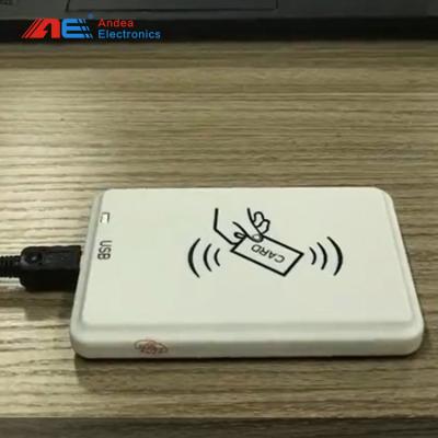 China Lector de tarjetas inteligentes RFID Escritor NFC 13.56MHz Copiable Interfaz USB Soporte de salida de teclado simulado en venta