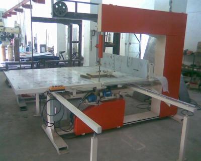 Cina Tagliatrice verticale semiautomatica manuale della schiuma di EPE per il cuscino/strato della schiuma in vendita