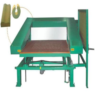 China Máquina de corte manual do CNC da espuma do plutônio para a espuma e a esponja de corte dadas forma especiais à venda
