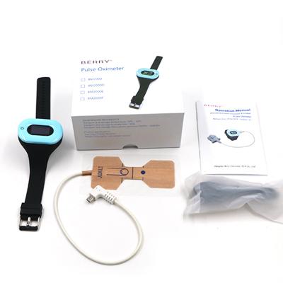 China Wrist Pulse Oximeter With Atmospheric Pressure 86kPa - 106kPa Spo2 And Heart Rate for sale