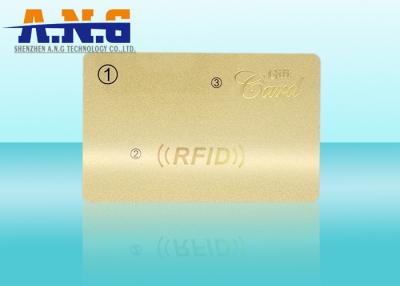Cina 0,76 millimetri CMYK che stampano la carta di appartenenza di RFID con la timbratura dorata del laser in vendita