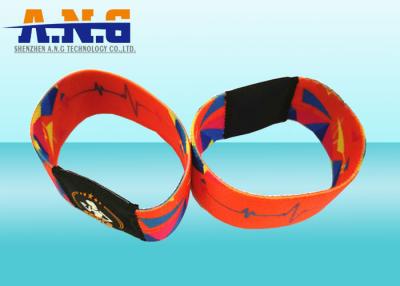 China Soft Waterproof Fabric Elastic RFID Wristband NFC Bracelet for Waterpark zu verkaufen