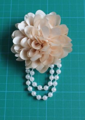 China Corsage in White Flower , Pearl Fabric Flower Corsages with Chiffon Artificial for sale