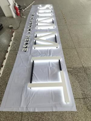 China La letra de acrílico iluminada de 3D LED firma montado en la pared blanco/el colgante en venta