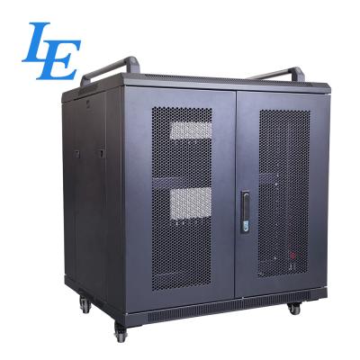 China ruedas materiales del balanceo del estante IP20 SPCC de la PDU del gabinete del estante del servidor de la capacidad de cargamento 800KG con frenado en venta