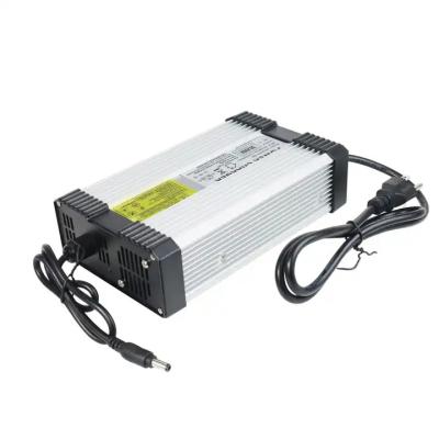 China Cargador de batería de litio 84V 10A 20S E Bike Li Ion Super en venta
