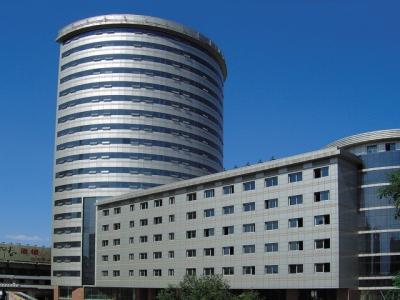 Chine La haute de PVDF/PE a intensifié le panneau composé en aluminium pour la décoration extérieure de bâtiment à vendre