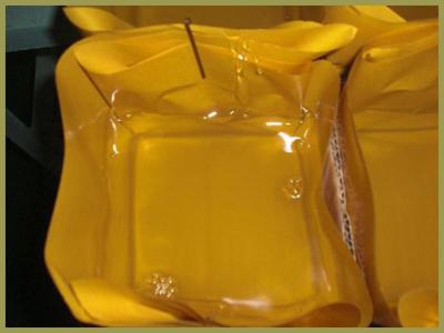 中国 多色刷りのゴム製熱い溶解はラベルのステッカーのための付着力の接着剤を妨げる 販売のため