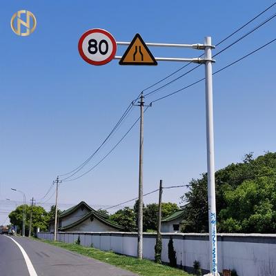 China 6-15M Steel Traffic Sign Pole Corrosion Resistant For Traffic Control System for sale