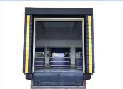 China Black Airbag Retractable Loading Dock Shelters Anti Crush Sponge Customized for sale
