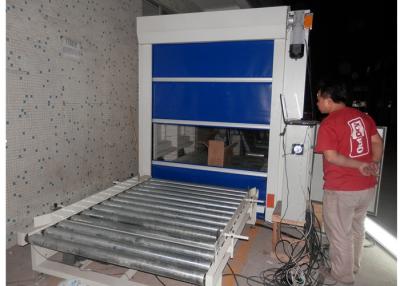 Chine Le PLC commandent le tunnel de douche d'air avec la ligne de rouleau de convoyeur/porte automatique de glissière à vendre