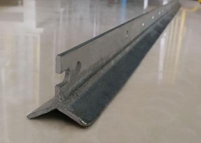 Chine Le cadre de fer a galvanisé la barrière Star Pickets de L240cm à vendre
