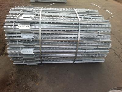 China 1.33lb/ft Galvanized Field Steel Studded T Post for sale