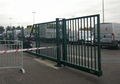 China Dark Green Hot Dipped Galvanised Steel Gate Easily Assembled for sale