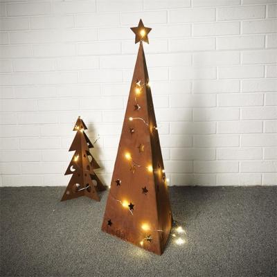 China Holiday Special Corten Steel Garden Decorative Metal Christmas Tree Lamp Post for sale