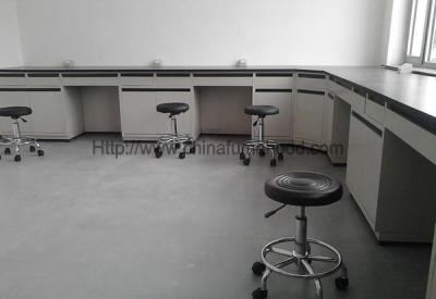 Chine Plans de travail à choix multiples commerciaux de Cabinets de mur de laboratoire avec des chaises de selles à vendre