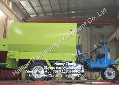 China Small Scale Dairy Farm TMR Mixer Vertical Silage Tricycle Spreader for sale
