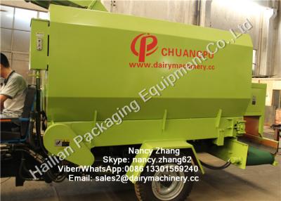 China Mobile Silage Spreader Machine TMR Feed Mixer For Dairy Cows , Diesel Engine for sale