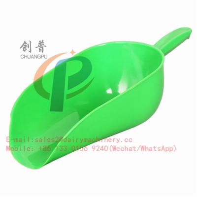 China Plastic feed scoop with green color, black horse feed scoops, chicken farm feed scoop for sale