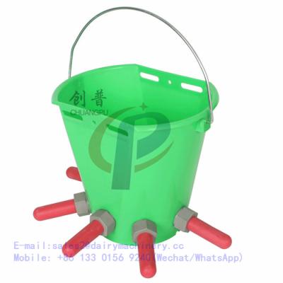 China Alimentador plástico del becerro del dispositivo de la maquinaria de la lechería de 8 litros, cubo de alimentación del cordero en venta