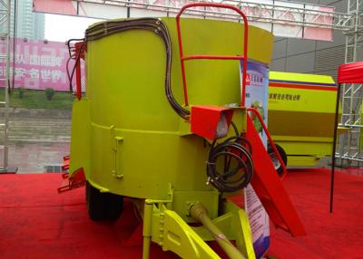 China 5CBM / 7CBM Mobile Vertical TMR Feed Mixer For Hay / Grass , Green for sale