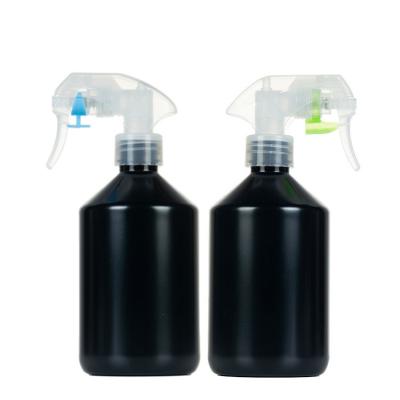 China 500 ml schwarze Sprühflaschen aus Kunststoff mit durchsichtigen Sprühköpfen zu verkaufen