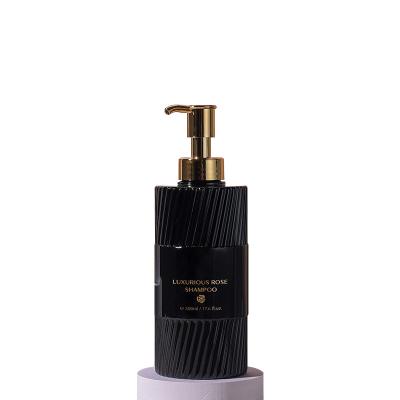 China Botella de loción PET de 500 ml de color blanco/negro con cabeza de bomba de oro para productos de cuidado de la piel de lujo en venta