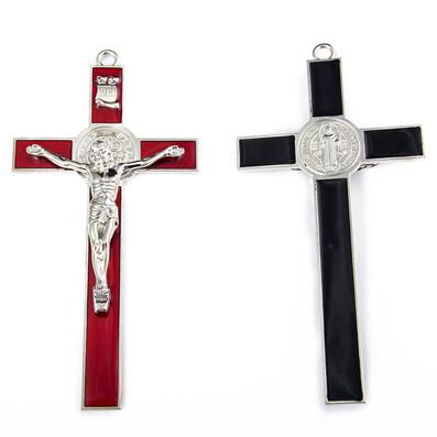 Chine Metal la croix à la maison d'accessoires de décor de l'électrodéposition pendante de couleur d'or/argent du Christ à vendre