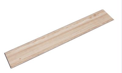 中国 木の浮彫りになる紫外線コーティングのビニールの板のフロアーリングは1.8mmの厚さを防水する 販売のため