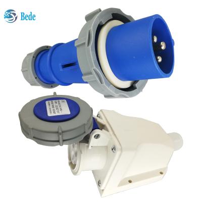 Cina Industrial Plug Socket 16 Amp 220V-250V 3Pins Wall Mounting Type For Industrial Equipment in vendita
